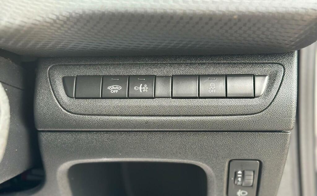 Peugeot 2008 2008 Active White #39