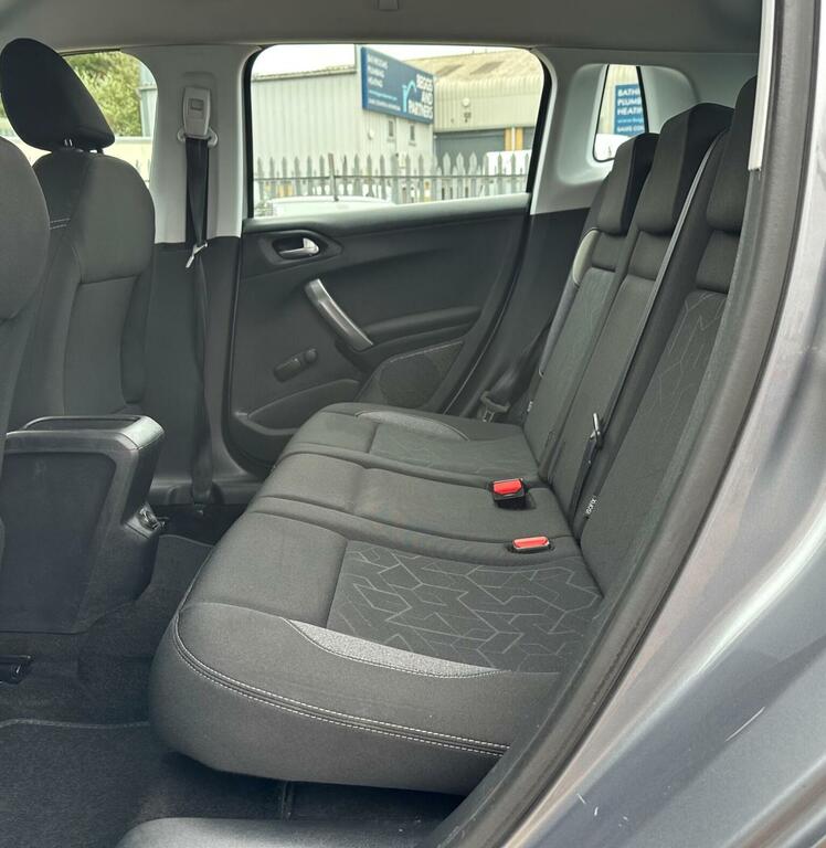 Peugeot 2008 2008 Active White #45