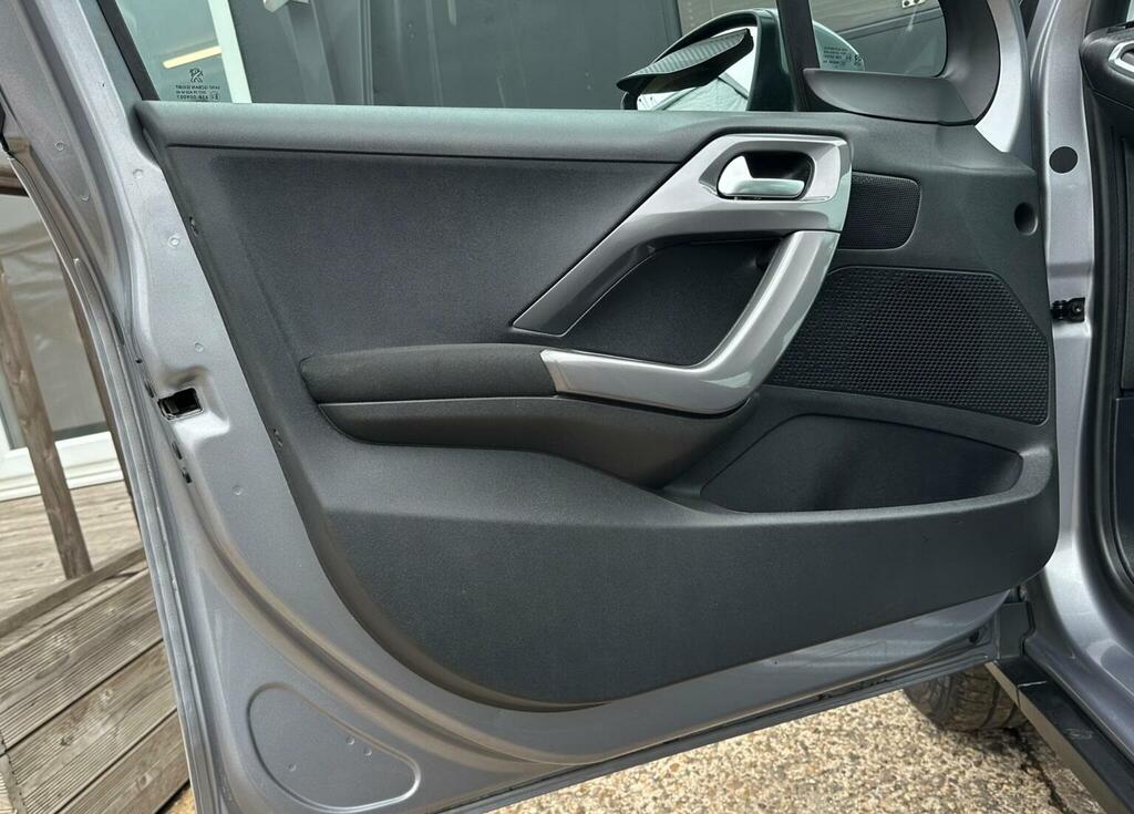 Peugeot 2008 2008 Active White #44