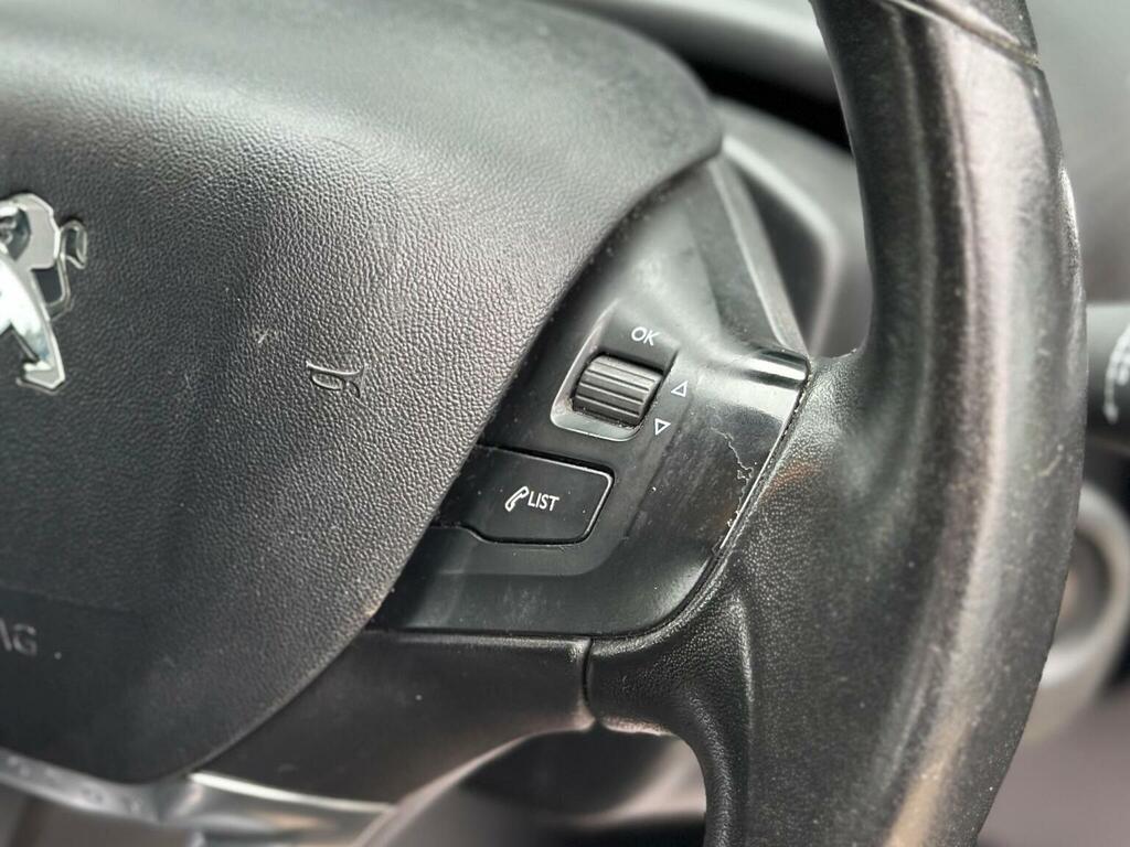 Peugeot 2008 2008 Active White #38