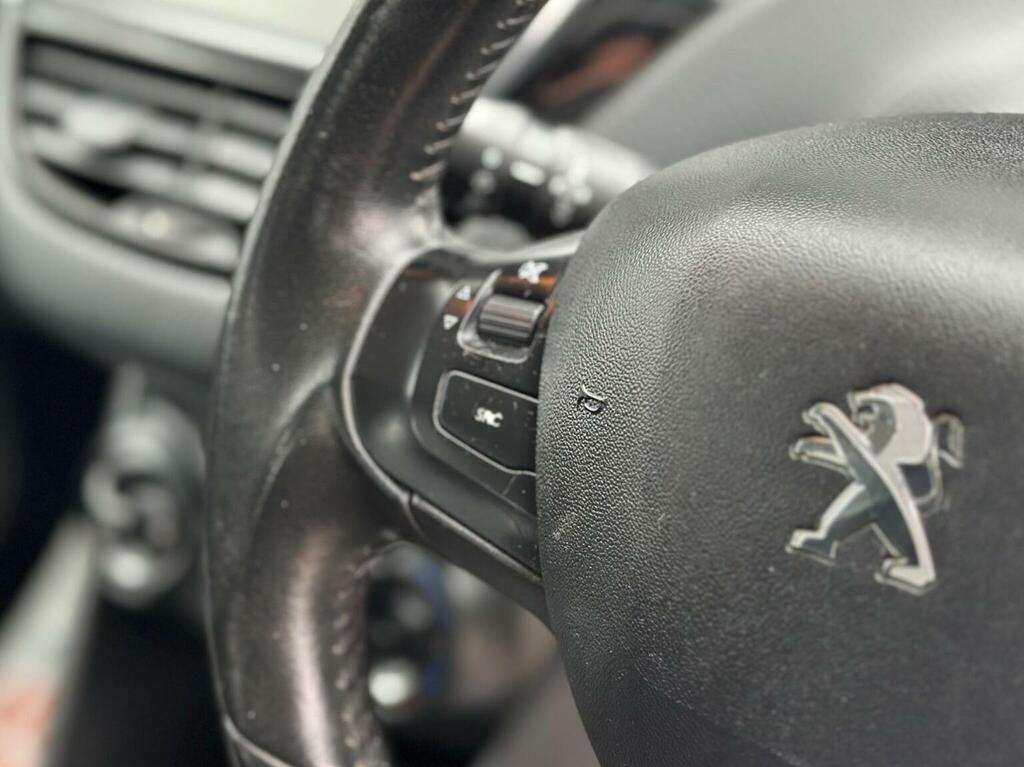 Peugeot 2008 2008 Active White #37