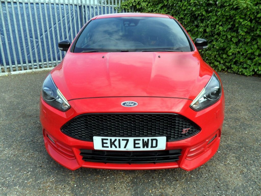 Ford Focus 2.0T Ecoboost St-3 Hatchback Eur EK17EWD Red #2