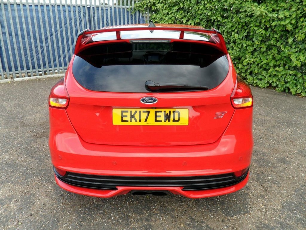 Ford Focus 2.0T Ecoboost St-3 Hatchback Eur EK17EWD Red #3