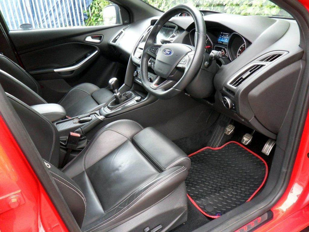 Ford Focus 2.0T Ecoboost St-3 Hatchback Eur EK17EWD Red #5