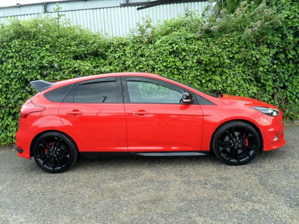Ford Focus 2.0T Ecoboost St-3 Hatchback Eur EK17EWD Red #4