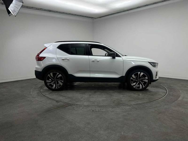 Volvo XC40 B4 Mild Hybrid Ultra Dark - 2025 75 HJ75XHZ White #2