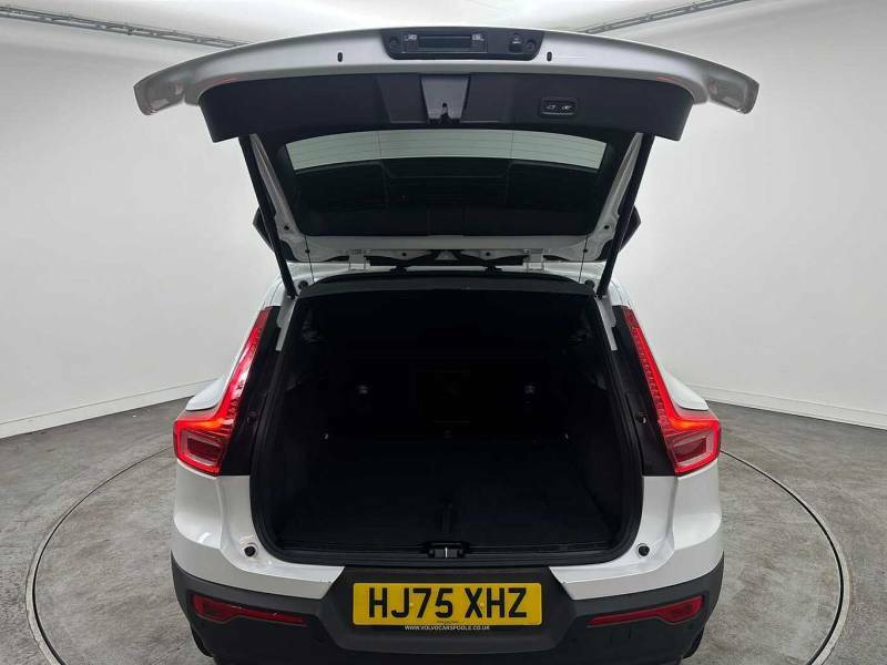 Volvo XC40 B4 Mild Hybrid Ultra Dark - 2025 75 HJ75XHZ White #6