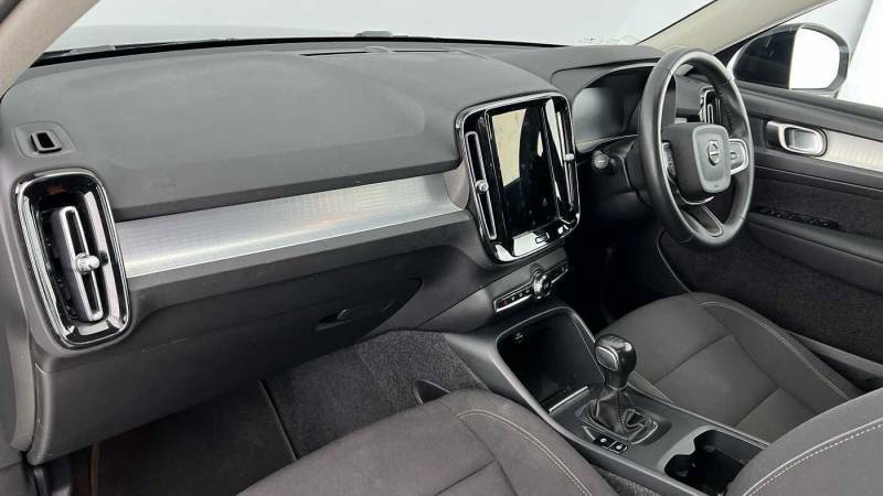 Volvo XC40 T3 Momentum Black #4