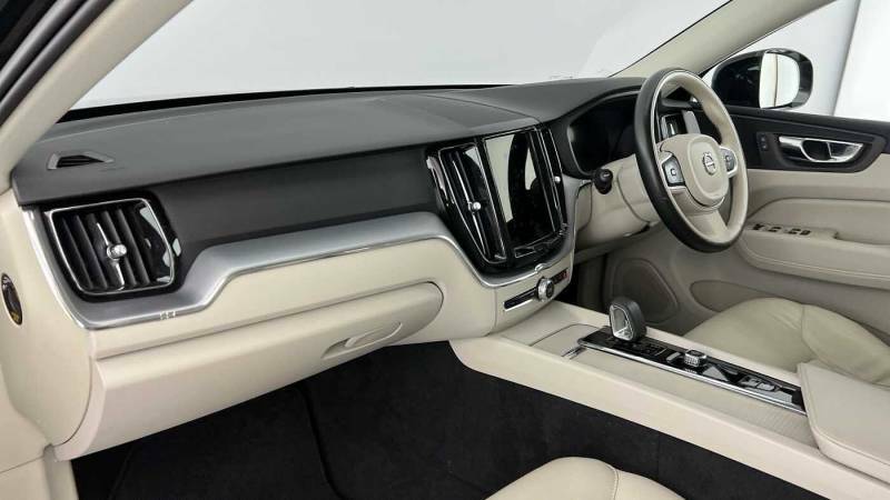 Volvo XC60 B4 Awd Mild Hybrid Momentum - 2022 22 YS22HWB Black #6