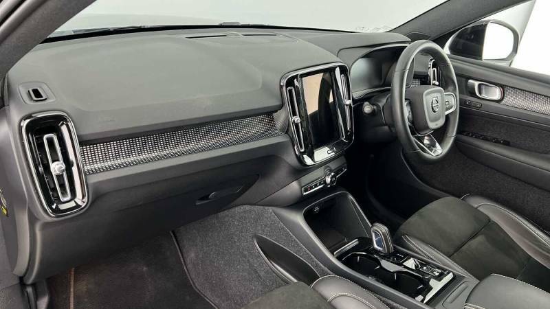 Volvo XC40 B4 Mild Hybrid R-design Pro Black #4