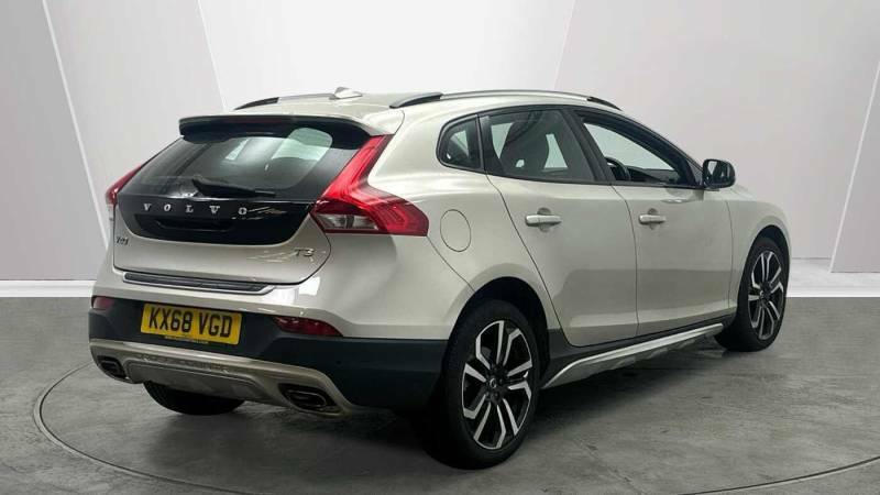 Volvo V40 T3 Pro - 2019 68 KX68VGD Gold #2