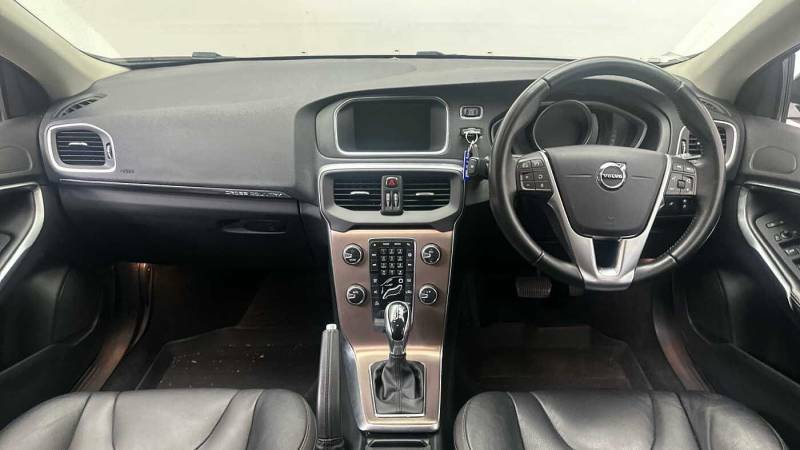 Volvo V40 T3 Pro - 2019 68 KX68VGD Gold #5