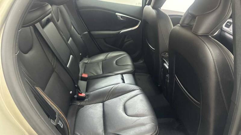 Volvo V40 T3 Pro - 2019 68 KX68VGD Gold #6