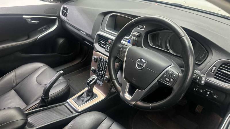 Volvo V40 T3 Pro - 2019 68 KX68VGD Gold #4