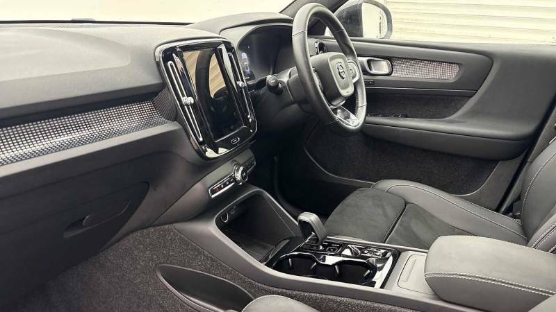 Volvo XC40 B3 Mild Hybrid Black Edition Ultra Black #6
