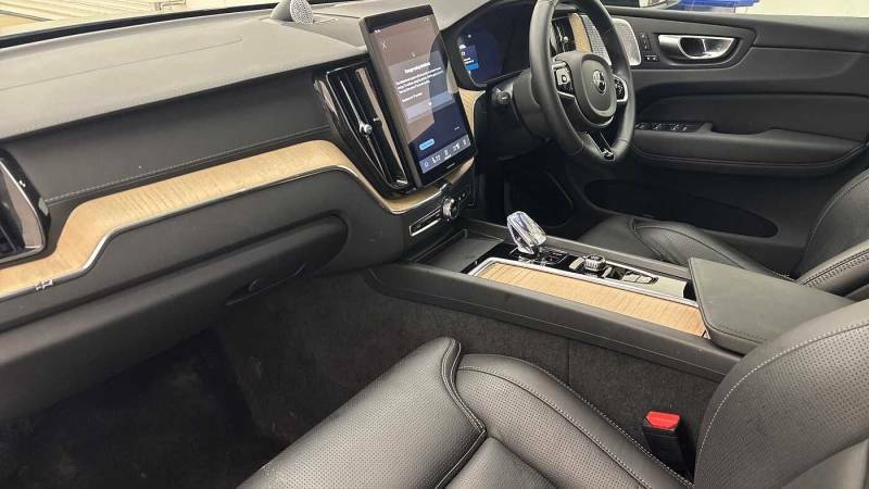 Volvo XC60 B5 Awd Mild Hybrid Ultra Dark Blue #5