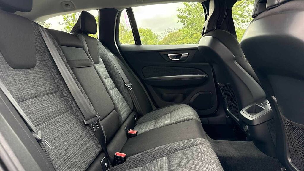Volvo V60 Momentum, B3 Mild Hybrid NG21YHT White #6