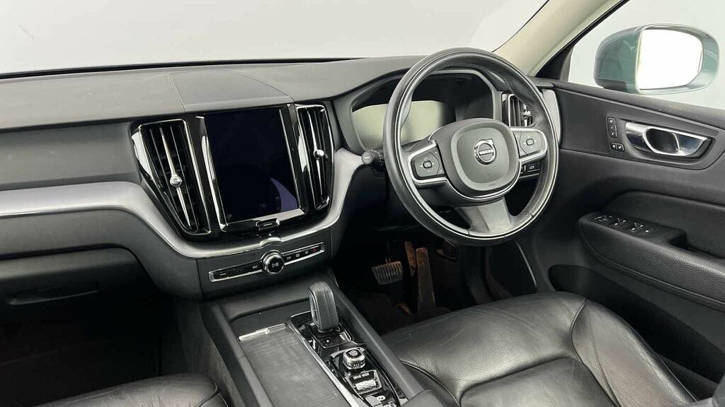 Volvo XC60 Momentum Silver #8