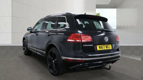 Volkswagen Touareg 3.0 Touareg V6 Black #3