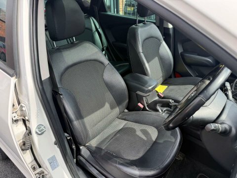 Hyundai Ix35 1.7 Ix35 Premium White #6