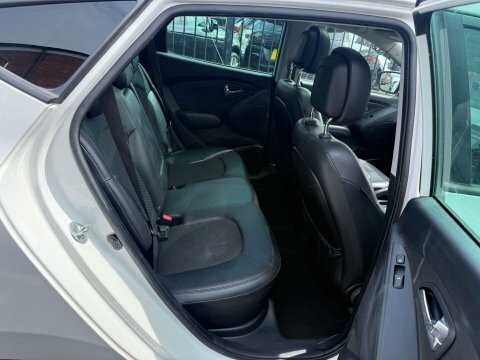 Hyundai Ix35 2.0 Premium Crdi 4Wd 181 Bhp Black #7