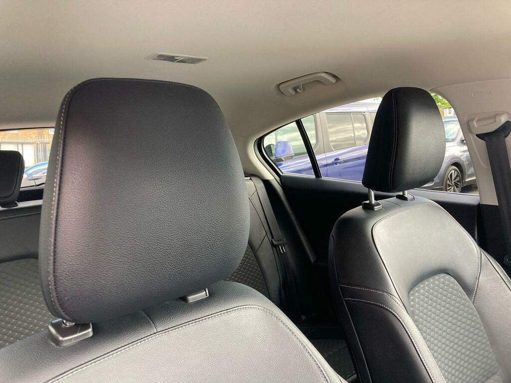 Ford Focus 1.0T Ecoboost Titanium Hatchback White #17