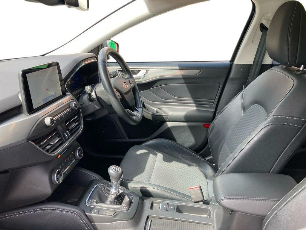 Ford Focus 1.0T Ecoboost Titanium Hatchback White #3