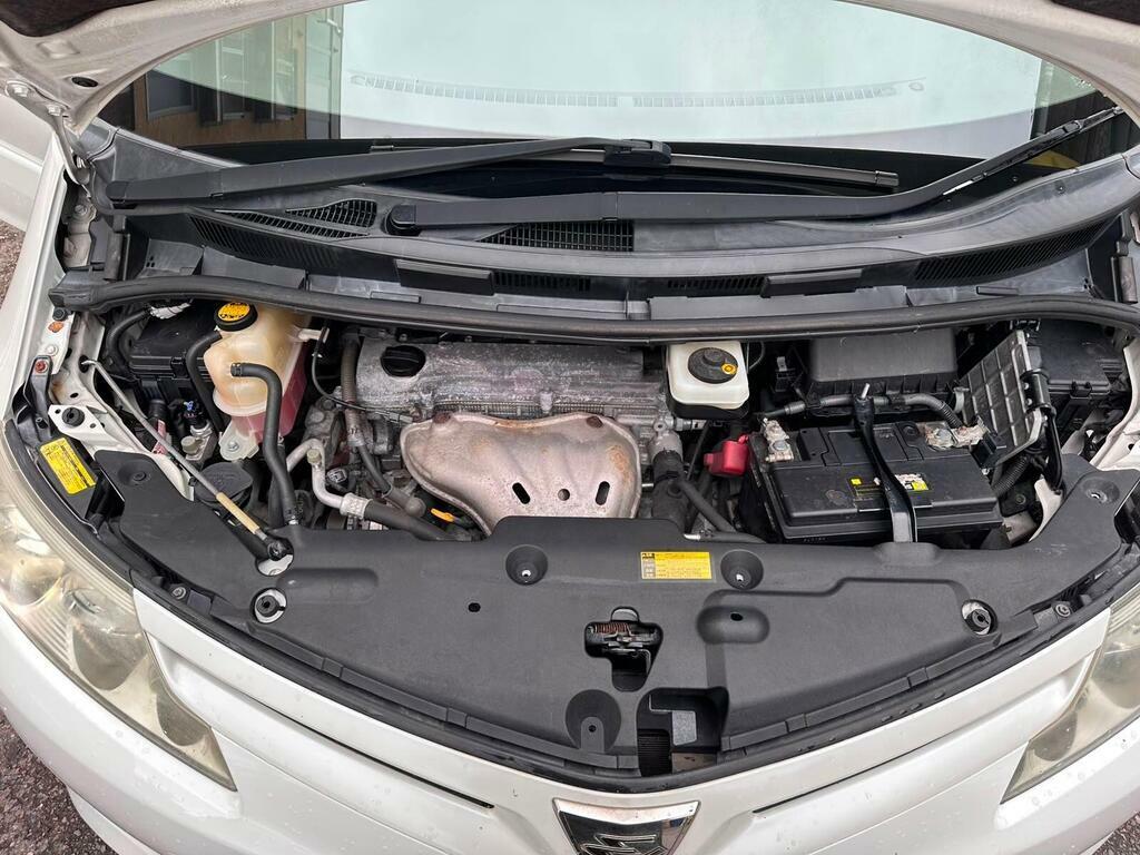 Toyota Estima  White #28