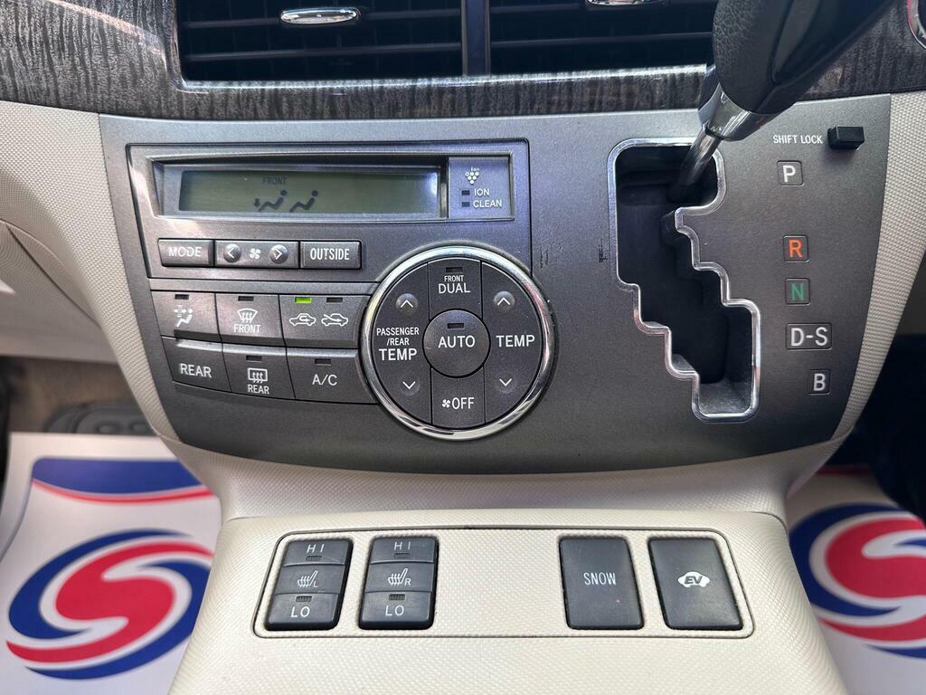 Toyota Estima   #28
