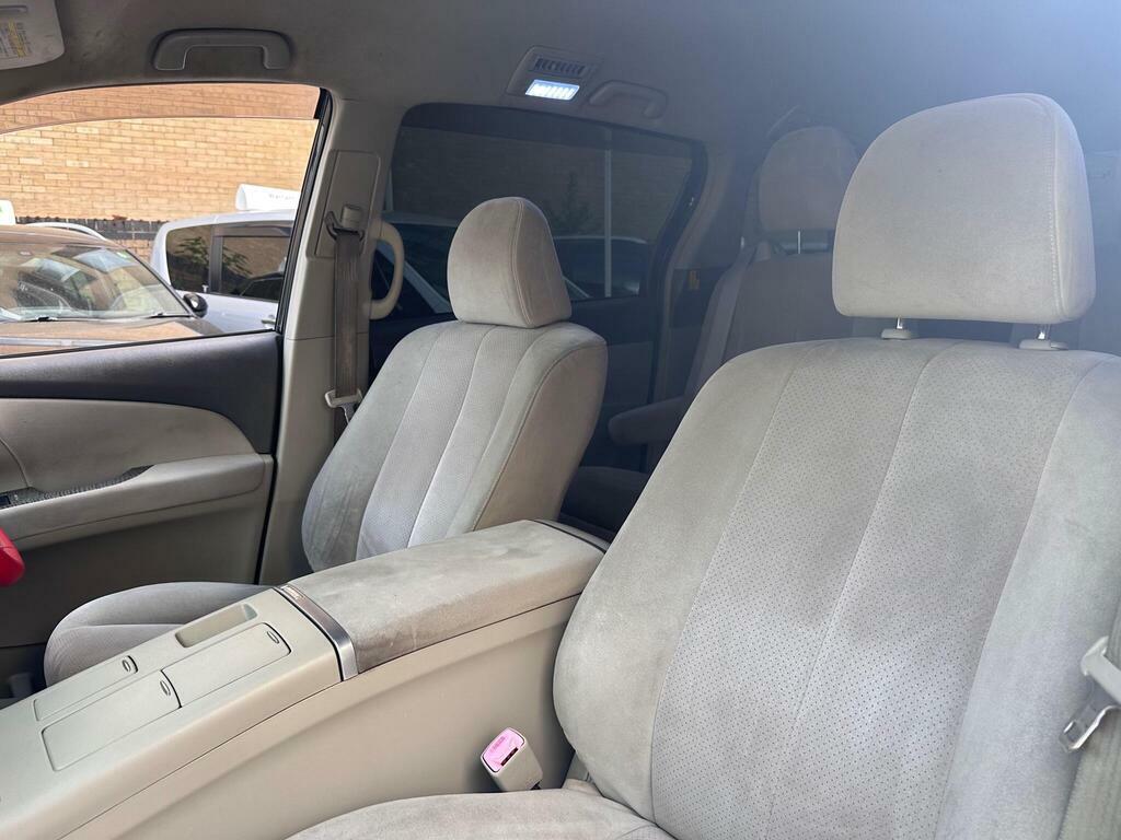 Toyota Estima   #45