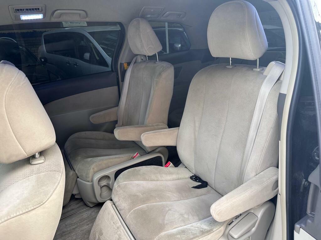 Toyota Estima   #21