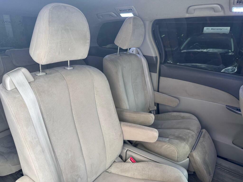 Toyota Estima   #24