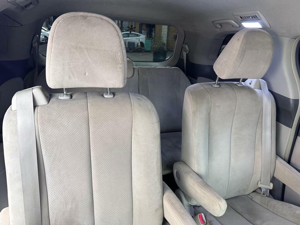 Toyota Estima   #17