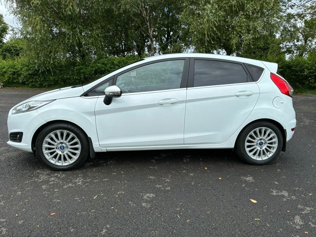 Ford Fiesta Titanium White #6