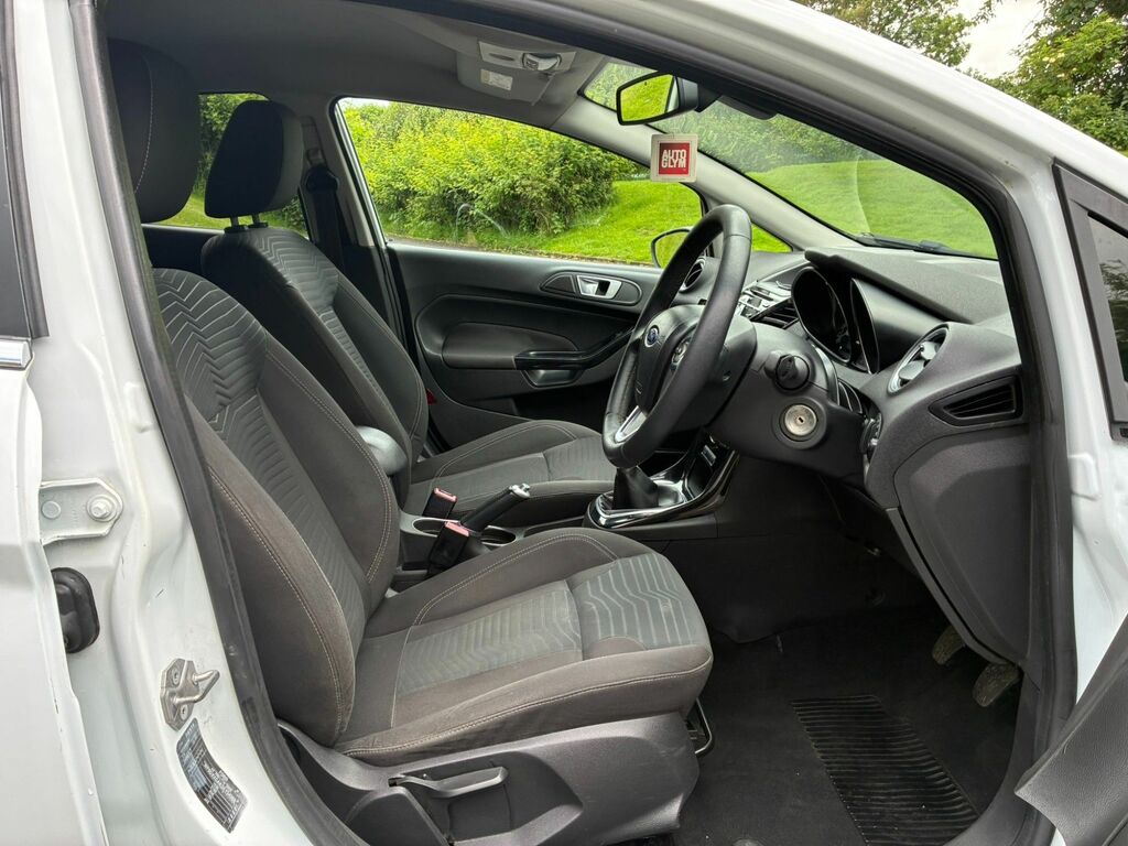 Ford Fiesta Titanium White #4
