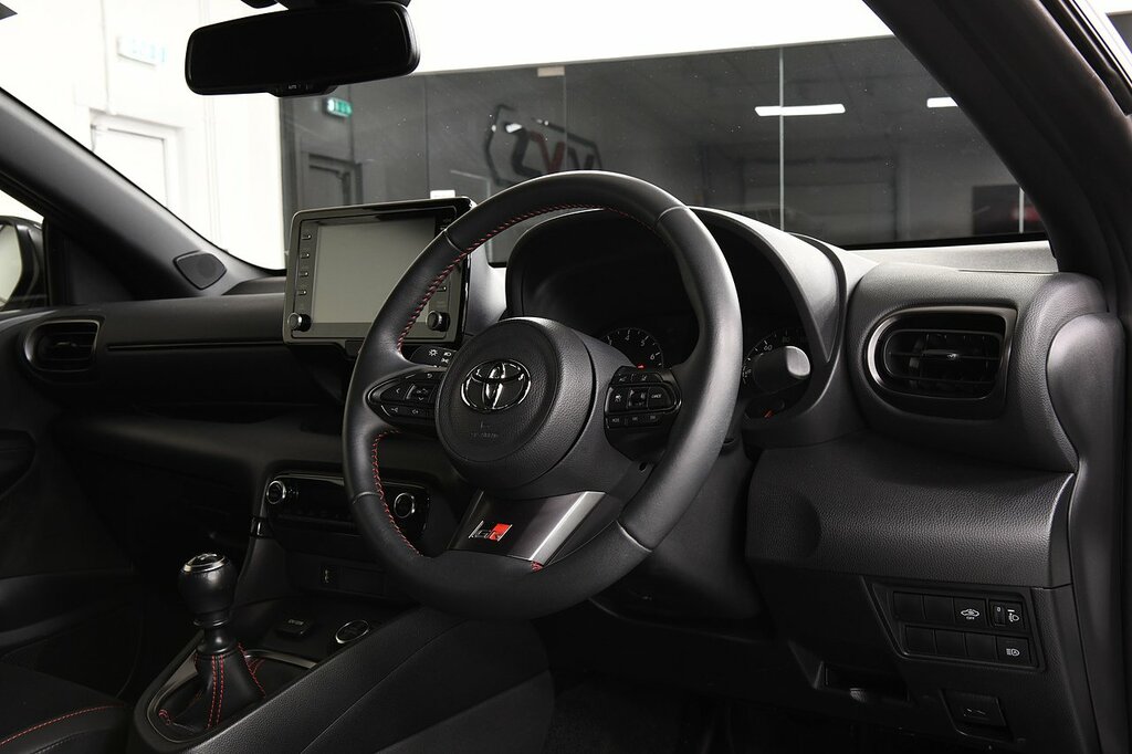 Toyota Yaris T Gr Circuit GL22CEO White #5