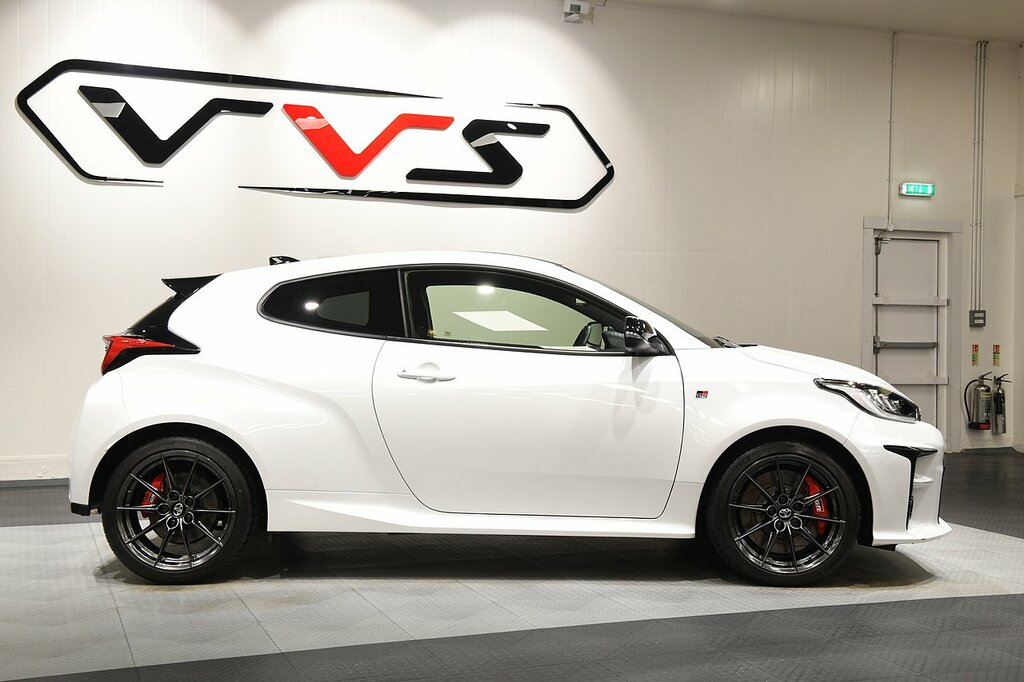 Toyota Yaris T Gr Circuit GL22CEO White #2