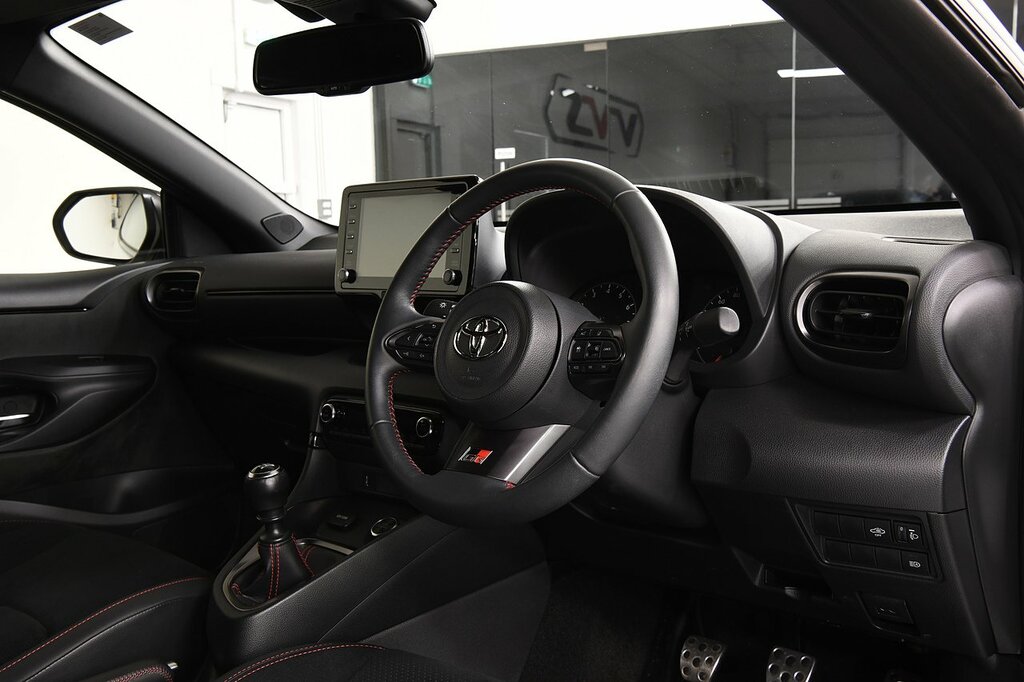 Toyota Yaris T Gr Circuit GL22CEO White #4