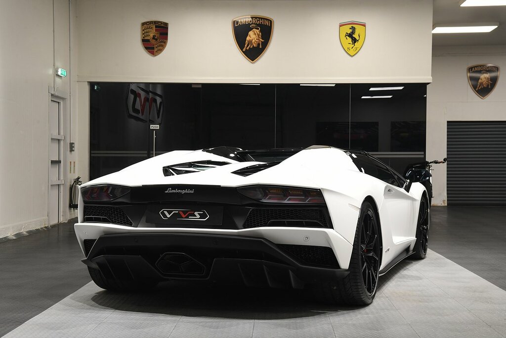 Lamborghini Aventador Lp740-4 S Roadster White #3