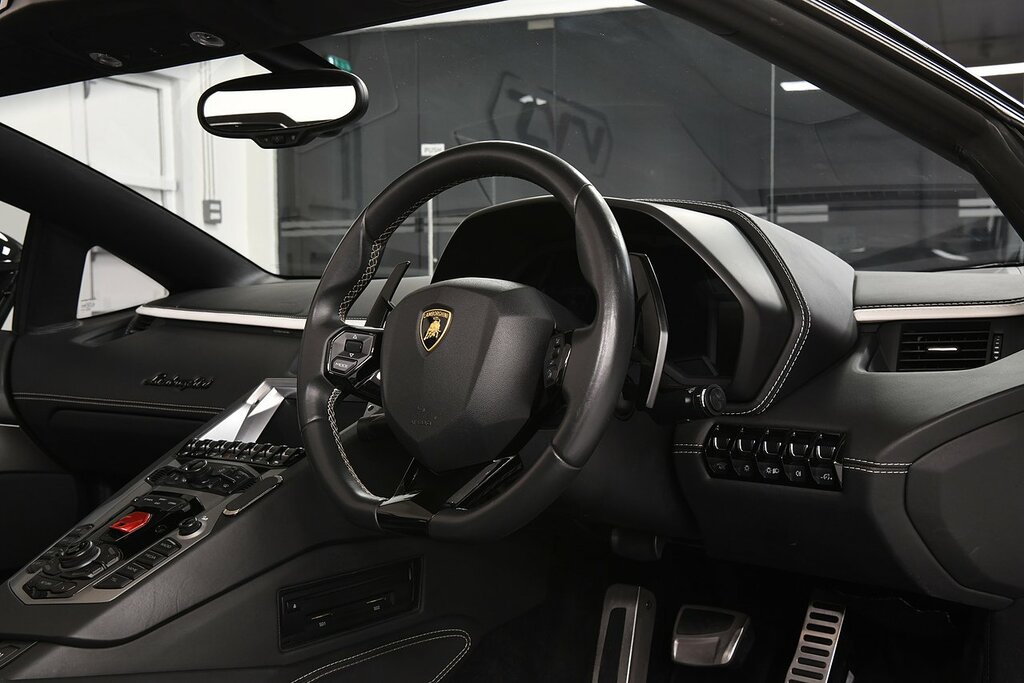 Lamborghini Aventador Lp740-4 S Roadster White #5