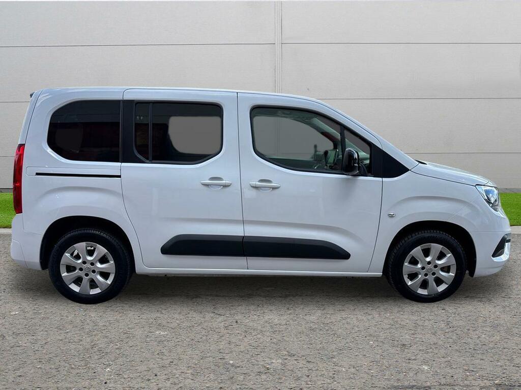 Vauxhall Combo-e Life 50Kwh Design 7.4Kw Charger White #4