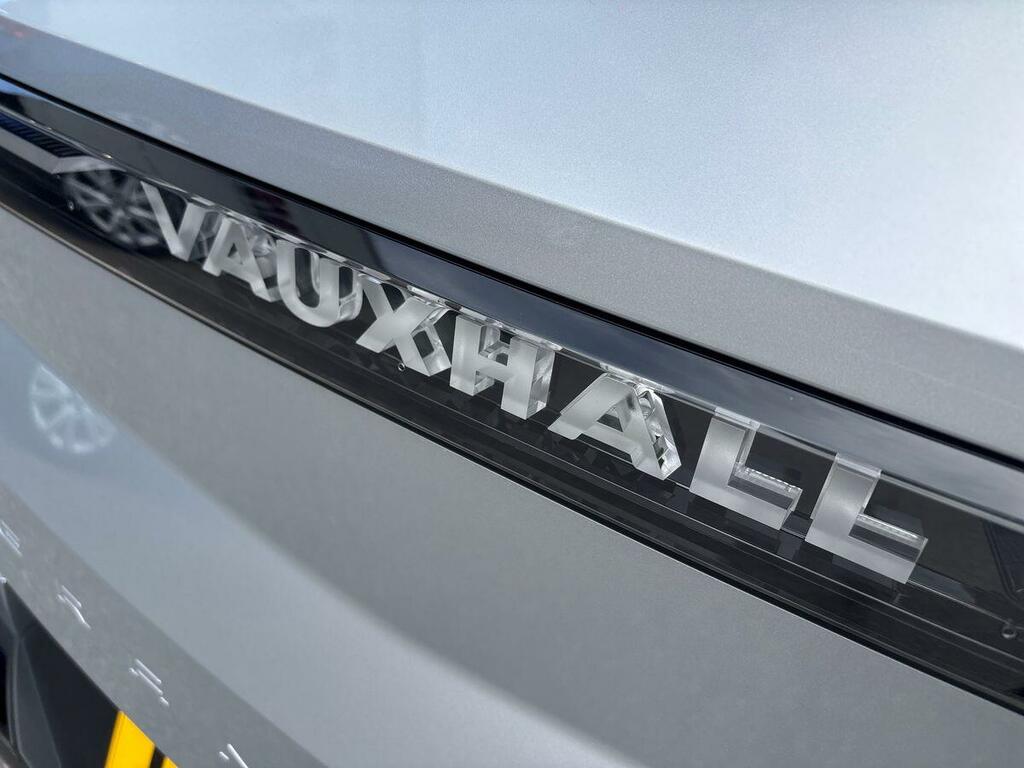Vauxhall Grandland Hatchback White #24