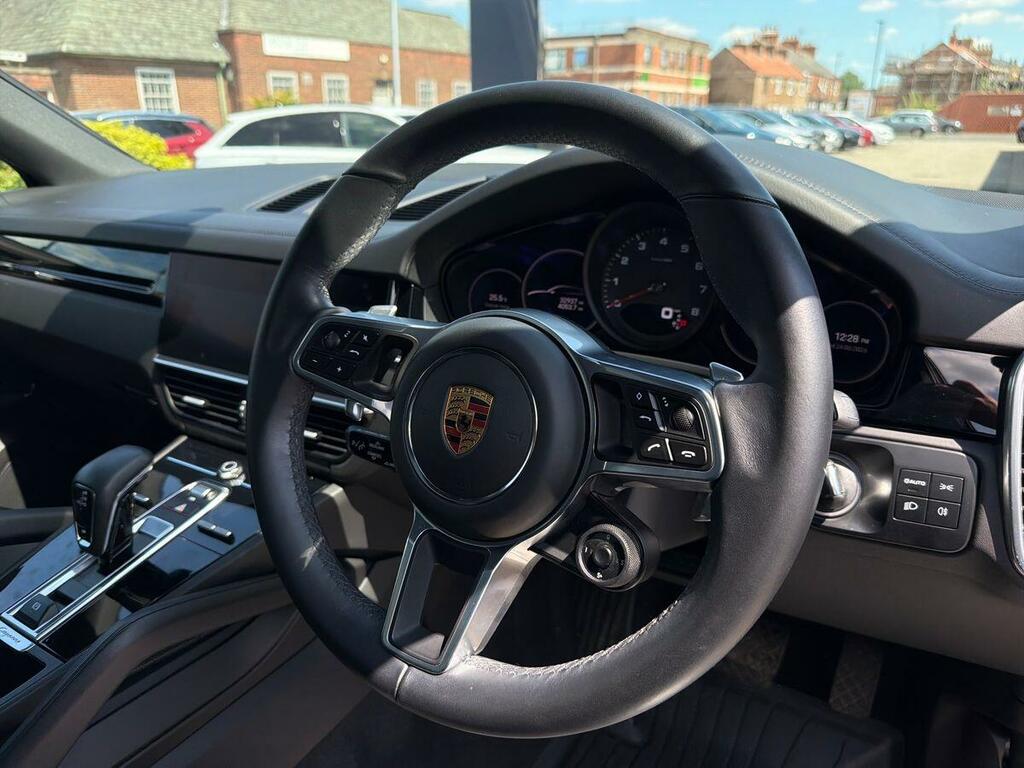 Porsche Cayenne 3.0T V6 Platinum Edition Tiptronics 4Wd Euro 6 S Black #2
