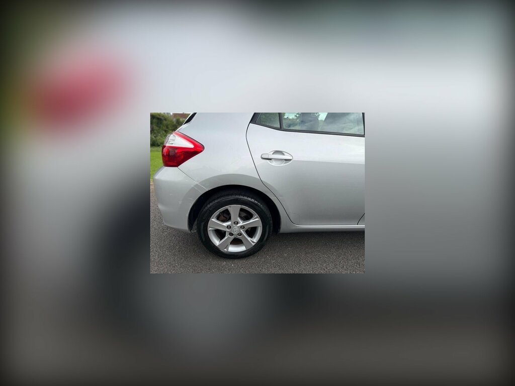 Toyota Auris Valvematic Tr Mm Silver #3