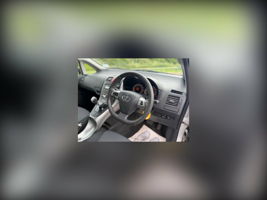 Toyota Auris V-matic Tr Hatchback Red #10