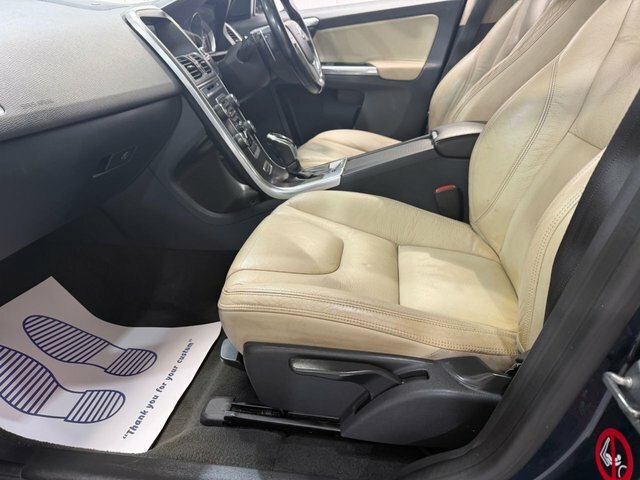 Volvo XC60 Estate White #28