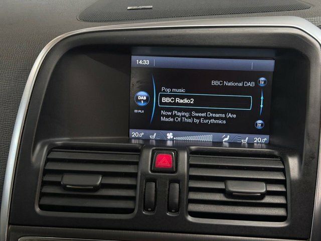 Volvo XC60 Estate White #20