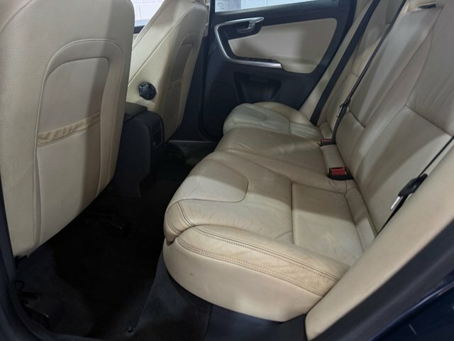 Volvo XC60 Estate White #34