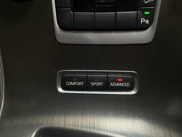 Volvo XC60 Estate White #23