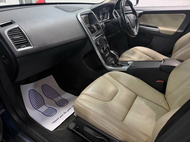 Volvo XC60 Estate White #29